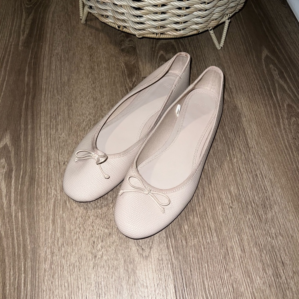 H&M Cream Textured Flats - Picture 2 of 6
